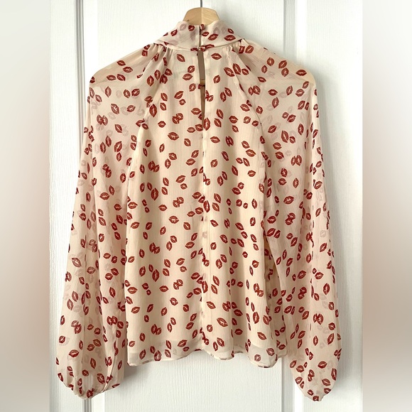 RW&CO Cowl Neck Blouse Cream Red Lips Sheer Small - Picture 5 of 13